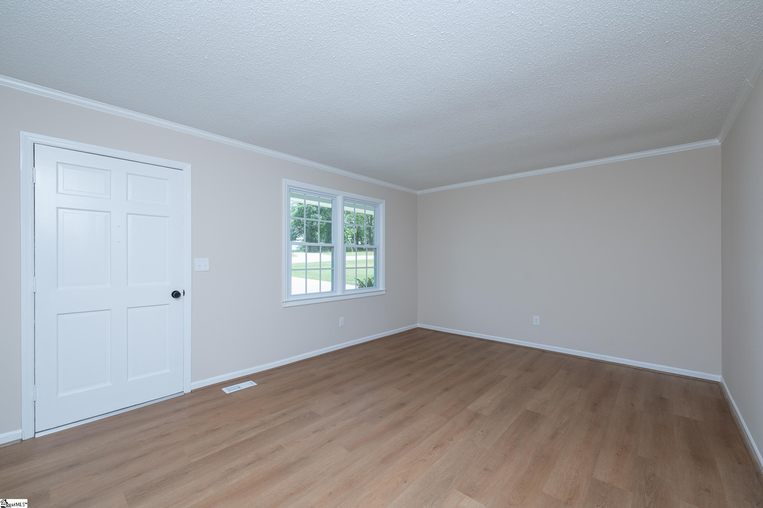 115 Wolfe Road Greer, SC 29650 - Photo 5 of 32