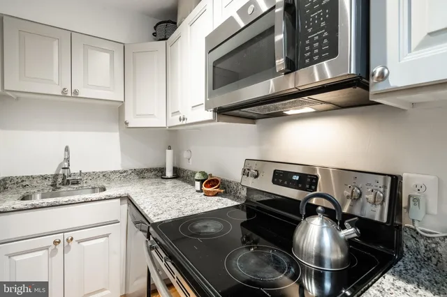 $1,995 | 4004 Beecher Street Northwest, Unit 201, Washington, DC 20007