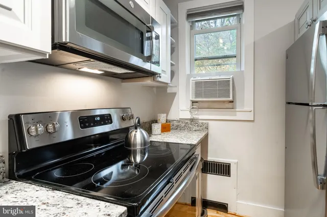 $1,995 | 4004 Beecher Street Northwest, Unit 201, Washington, DC 20007