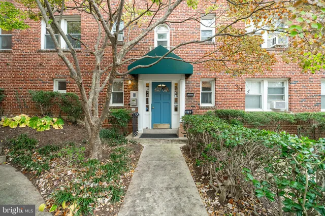 $1,995 | 4004 Beecher Street Northwest, Unit 201, Washington, DC 20007