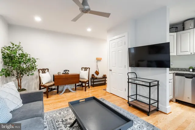 $1,995 | 4004 Beecher Street Northwest, Unit 201, Washington, DC 20007