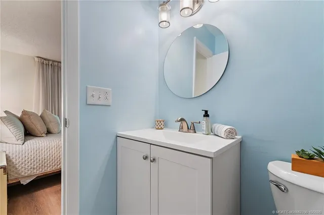 a en suite bathroom with a toilet sink and mirror