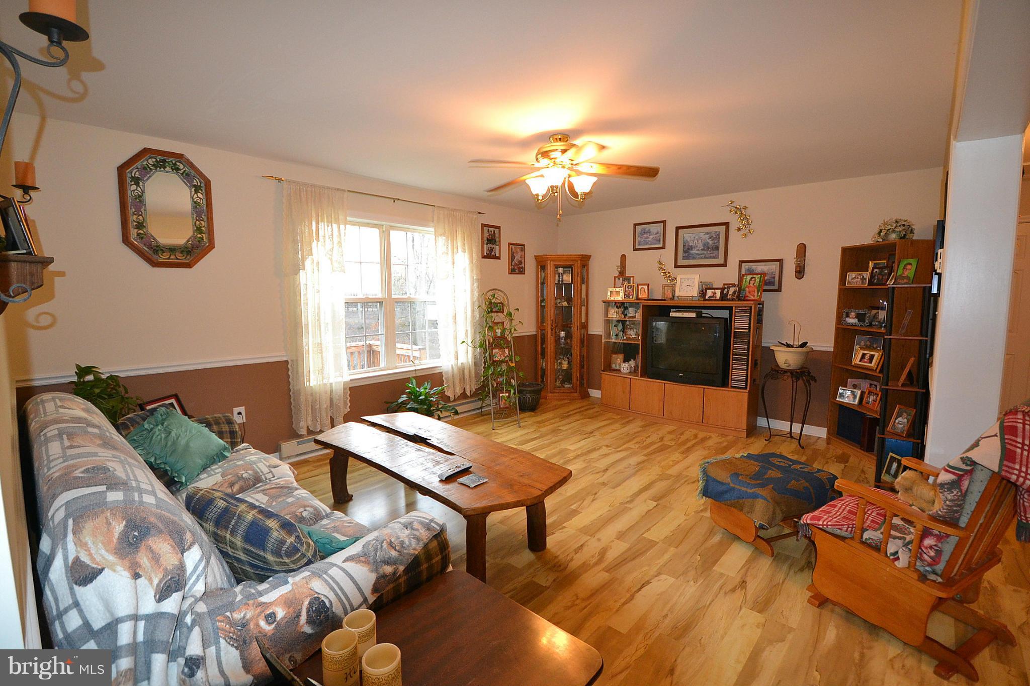 259 McCubbin Road Winchester, VA 22603 - Photo 14 of 30 Living Room