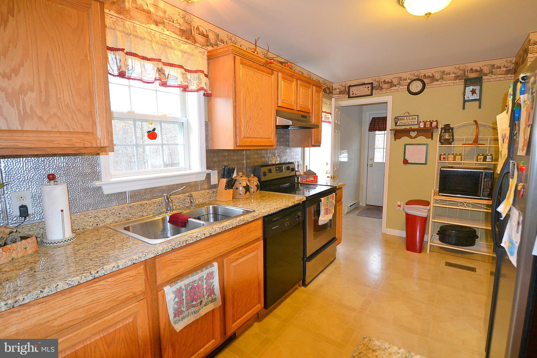 259 McCubbin Road Winchester, VA 22603 - Photo 8 of 30 Kitchen