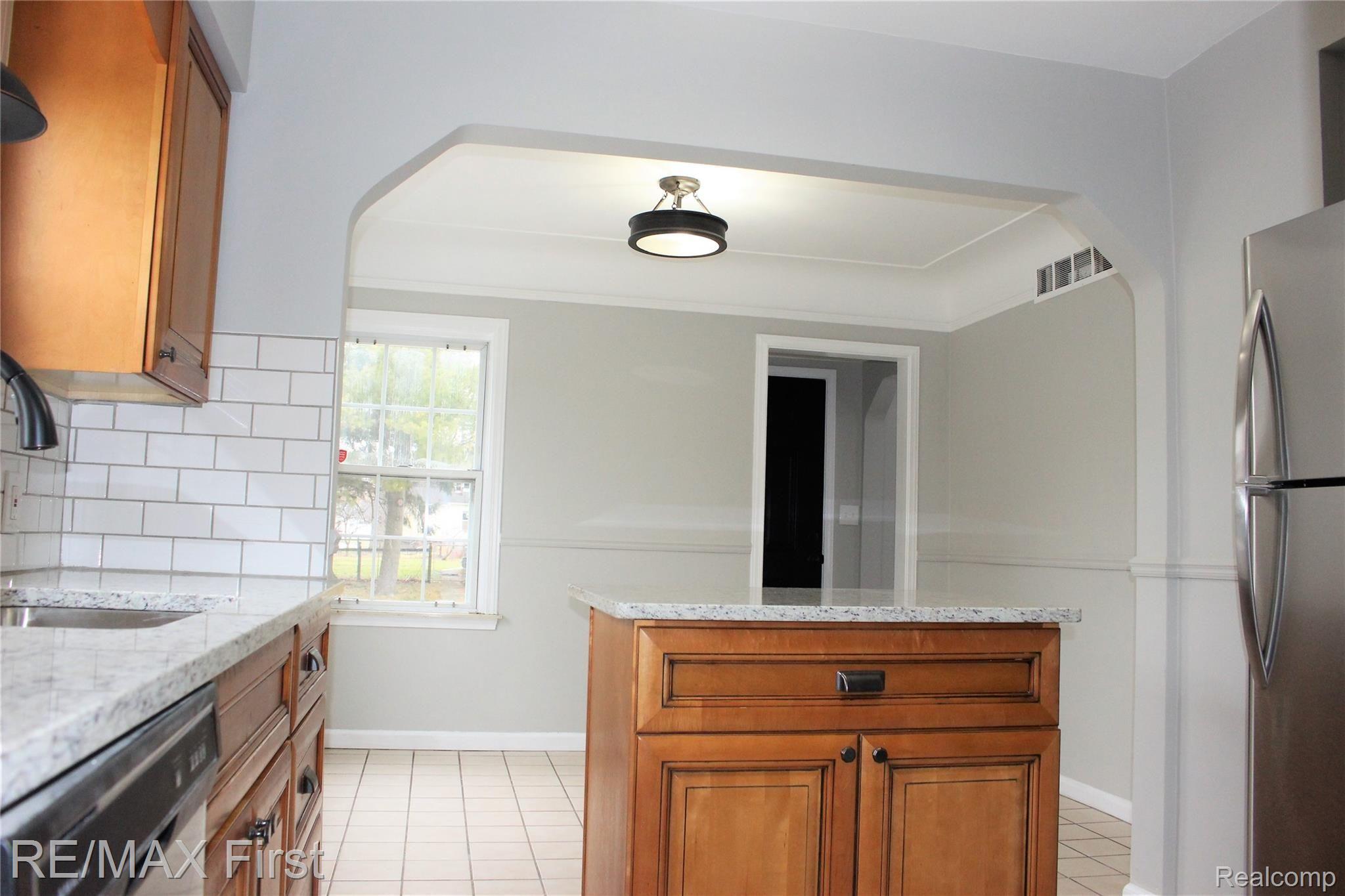 23050 Rausch Avenue Eastpointe, MI 48021 - Photo 8 of 17 IMG_8820.JPG