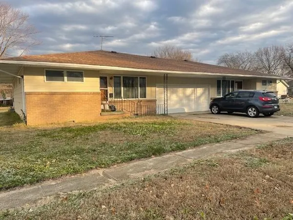 $154,000 | 206 West Buffalo Street, Girard, KS 66743