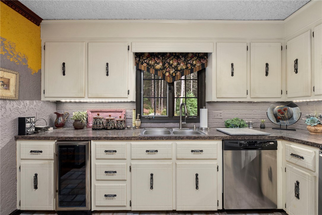 28 Weaver Hill Road West Greenwich, RI 02817 - Photo 11 of 49