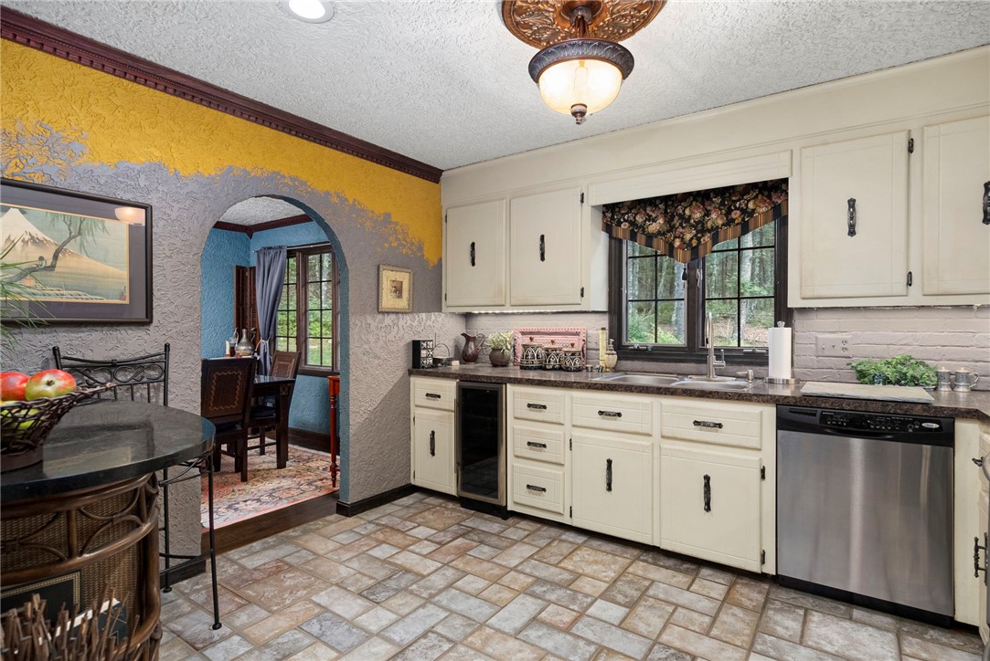 28 Weaver Hill Road West Greenwich, RI 02817 - Photo 9 of 49