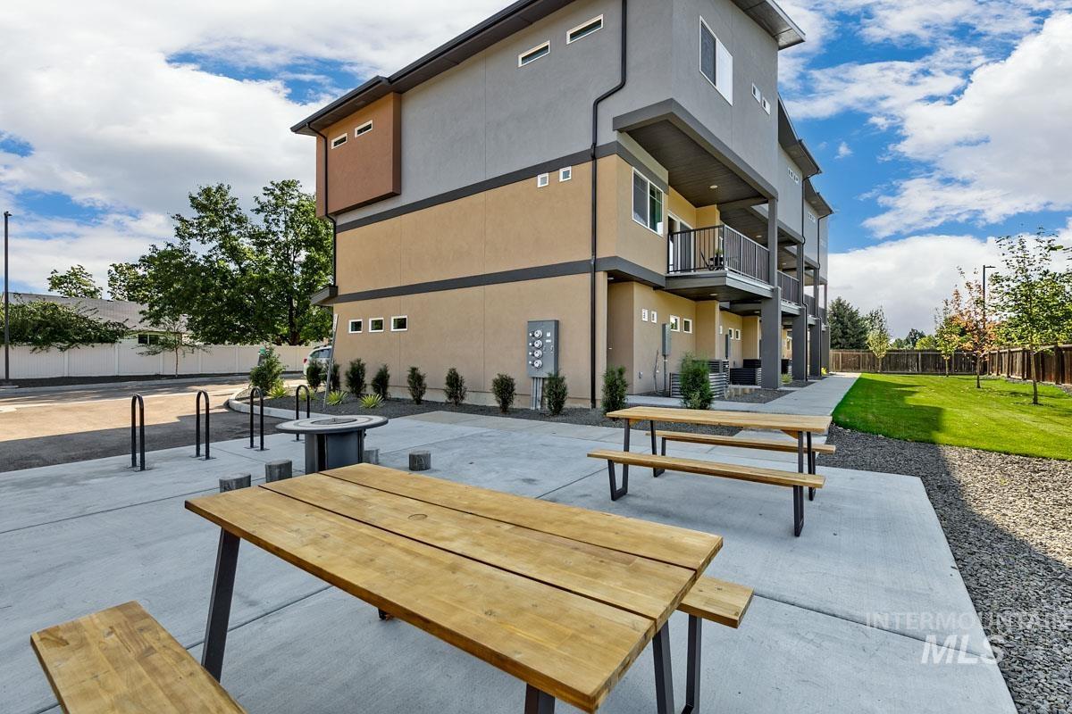 2281-2299 North Shaelyn Lane Boise, ID 83713 - Photo 28 of 29 View of property's community with a patio area and a balcony
