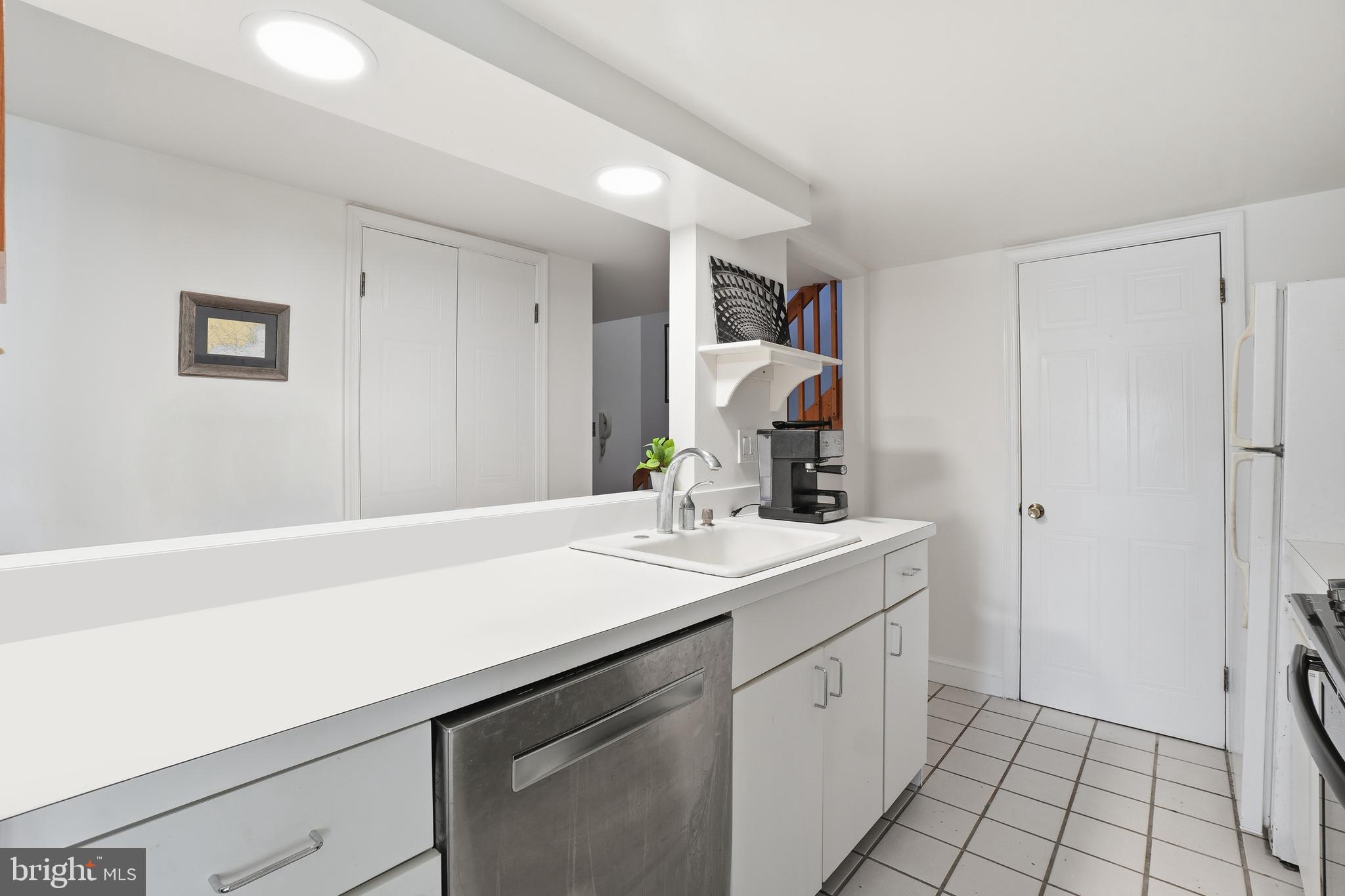301 G Street Northeast, Unit 32 Washington, DC 20002 - Photo 7 of 19 Stainless steel appliances