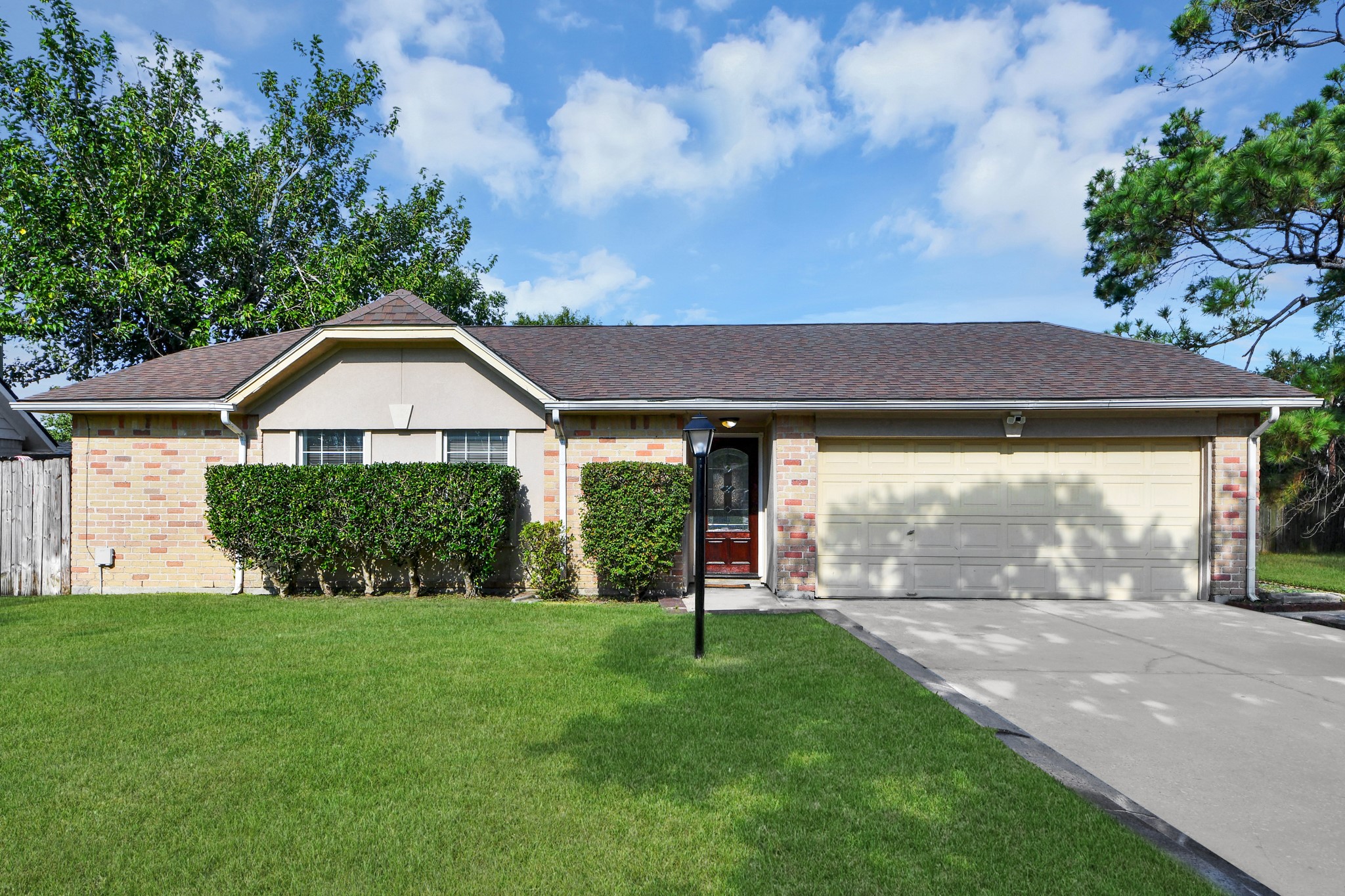 8407 Rivercross Road Houston, TX 77064 - Photo 3 of 40 Gallery Image 3