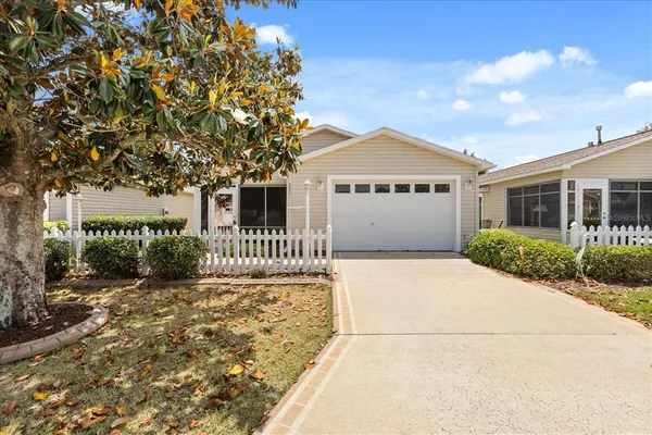 $279,800 | 300 Varnville Way, The Villages, FL 32162