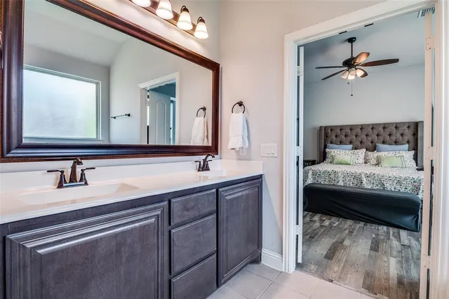 a en suite bathroom with a sink and a mirror