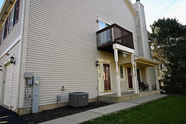 $1,900 | 616 Windsor Drive, Unit D, Fox Lake, IL 60020