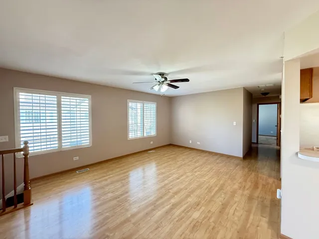 $1,900 | 616 Windsor Drive, Unit D, Fox Lake, IL 60020