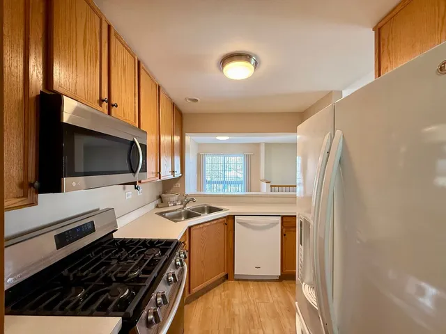 $1,900 | 616 Windsor Drive, Unit D, Fox Lake, IL 60020