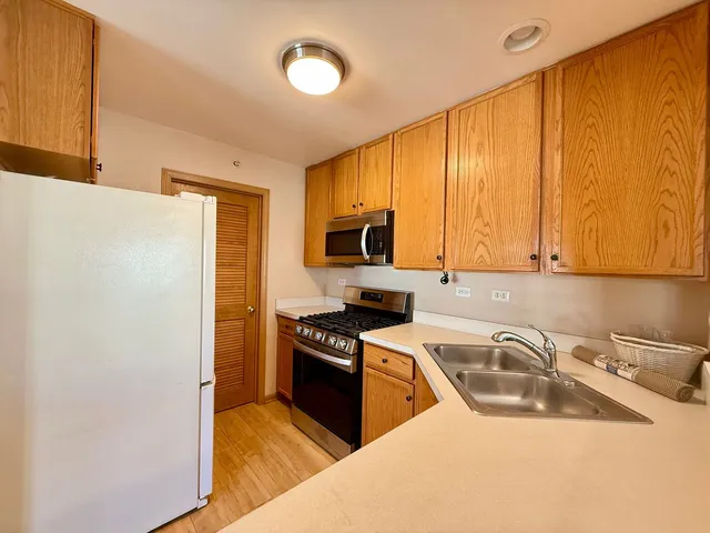 $1,900 | 616 Windsor Drive, Unit D, Fox Lake, IL 60020