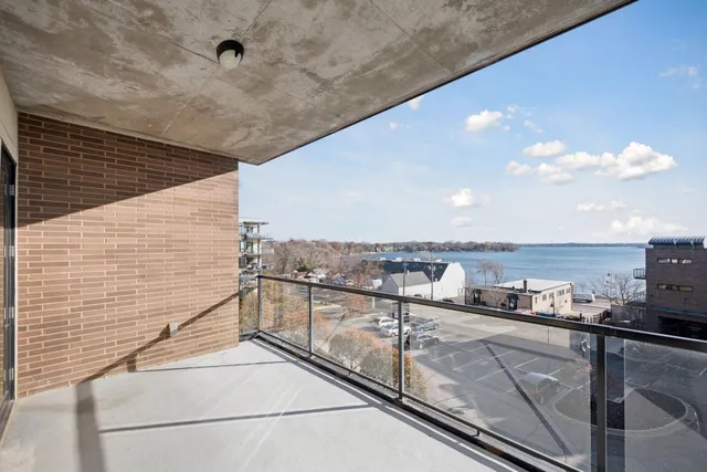 $575,000 | 4201 Sunset Drive, Unit N406, Spring Park, MN 55384