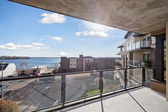 $575,000 | 4201 Sunset Drive, Unit N406, Spring Park, MN 55384