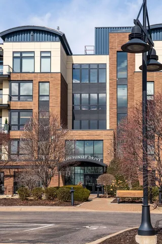 $575,000 | 4201 Sunset Drive, Unit N406, Spring Park, MN 55384