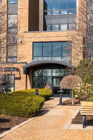 $575,000 | 4201 Sunset Drive, Unit N406, Spring Park, MN 55384