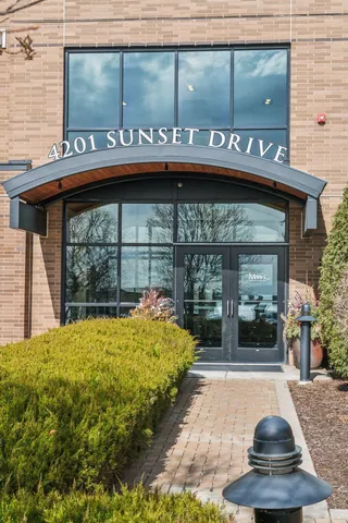 $575,000 | 4201 Sunset Drive, Unit N406, Spring Park, MN 55384