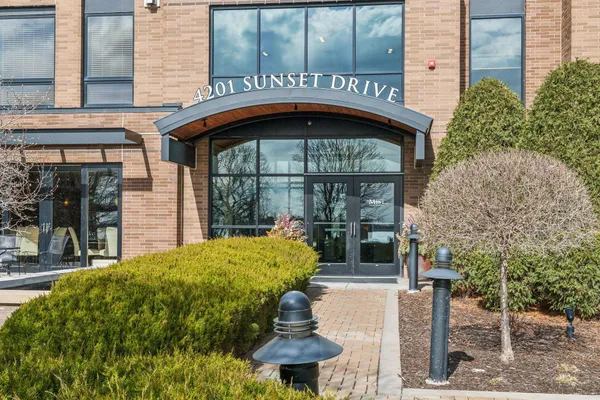 $575,000 | 4201 Sunset Drive, Unit N406, Spring Park, MN 55384