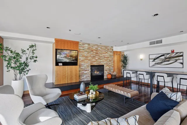 $575,000 | 4201 Sunset Drive, Unit N406, Spring Park, MN 55384