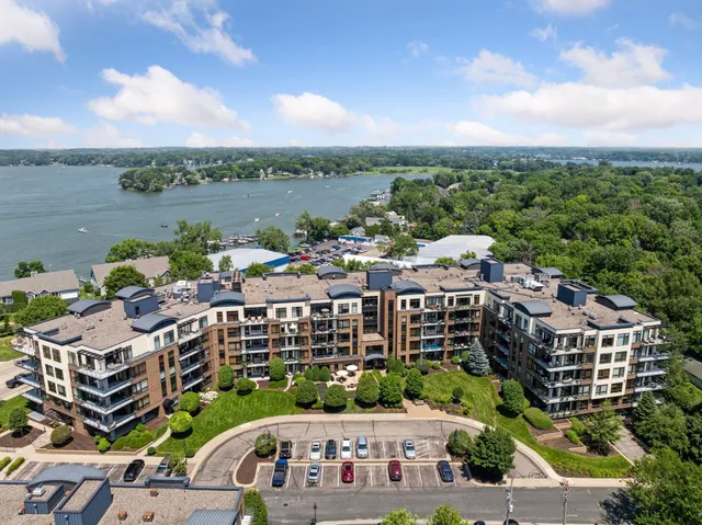 $575,000 | 4201 Sunset Drive, Unit N406, Spring Park, MN 55384