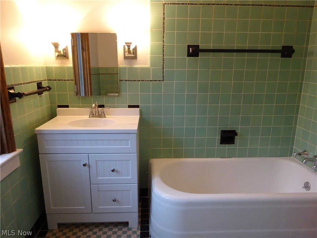 16003 Chadbourne Road Cleveland, OH 44120 - Photo 22 of 33