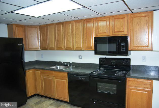100 Key Parkway Frederick, MD 21702 - Photo 8 of 15 Kitchen
