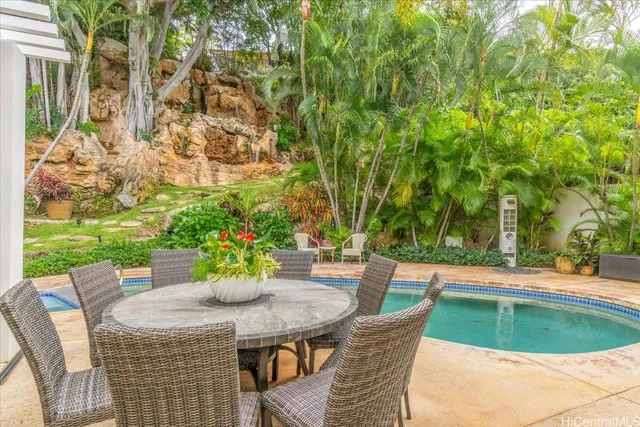 a outdoor view with a seating space