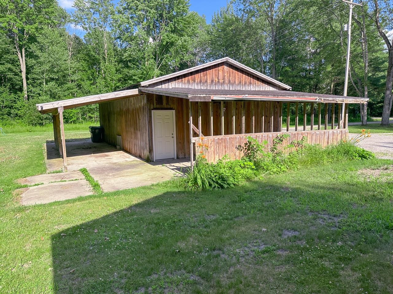3390 West Curtis Road Coleman, MI 48618 - Photo 28 of 30 1924014-f1225407-97e0-4185-848a-fa17d56b6336.JPG
