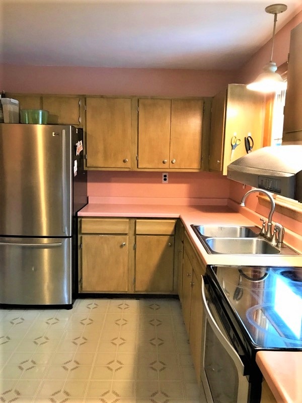 83 Rockingham Road Londonderry, NH 03053 - Photo 4 of 23