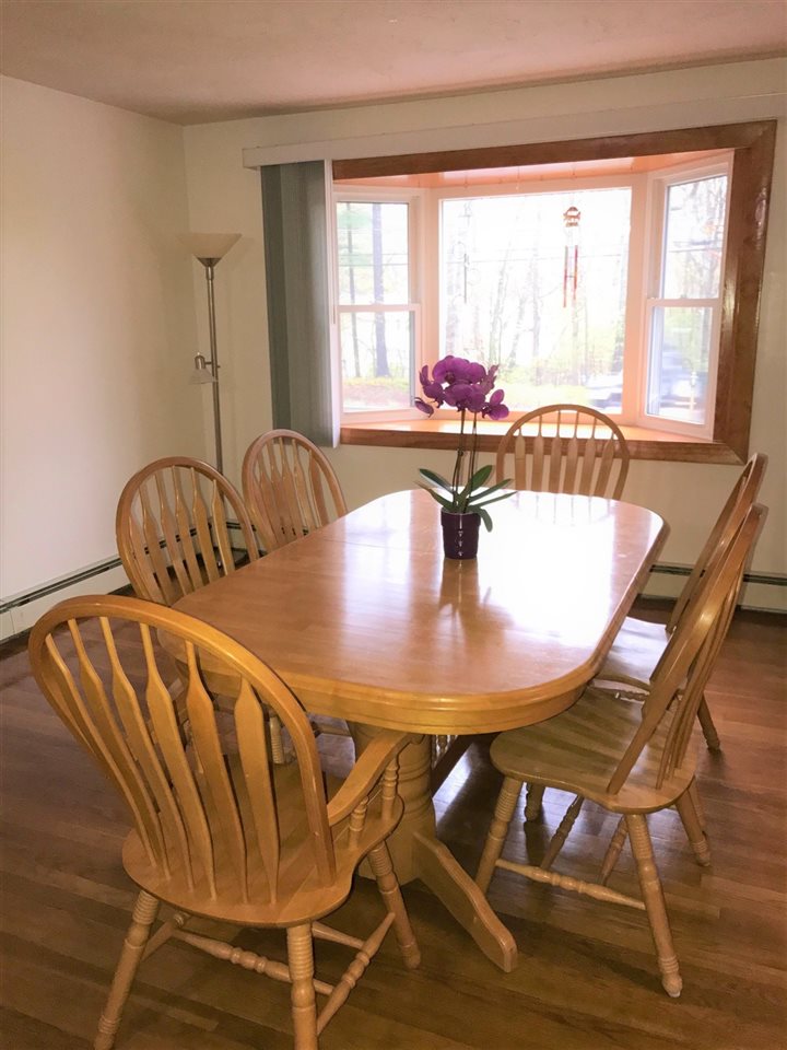 83 Rockingham Road Londonderry, NH 03053 - Photo 5 of 23