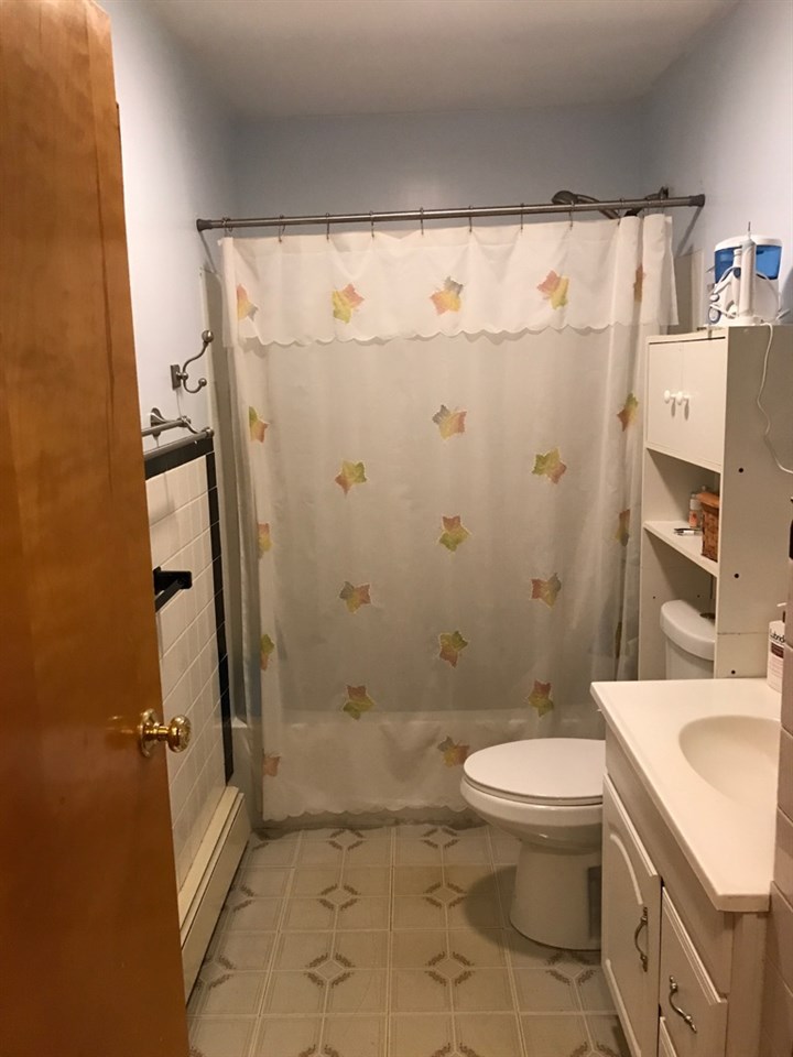 83 Rockingham Road Londonderry, NH 03053 - Photo 6 of 23