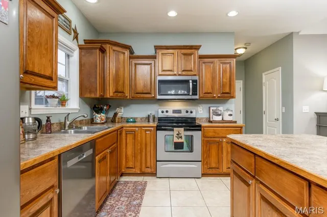 $274,900 | 19904 Divine Road, Lebanon, MO 65536