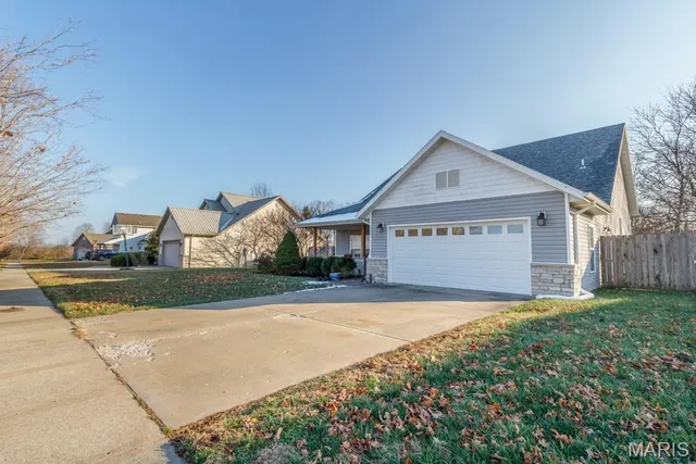 $274,900 | 19904 Divine Road, Lebanon, MO 65536