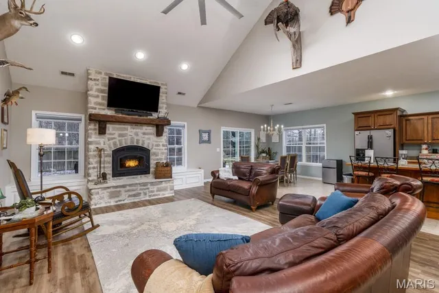 $274,900 | 19904 Divine Road, Lebanon, MO 65536