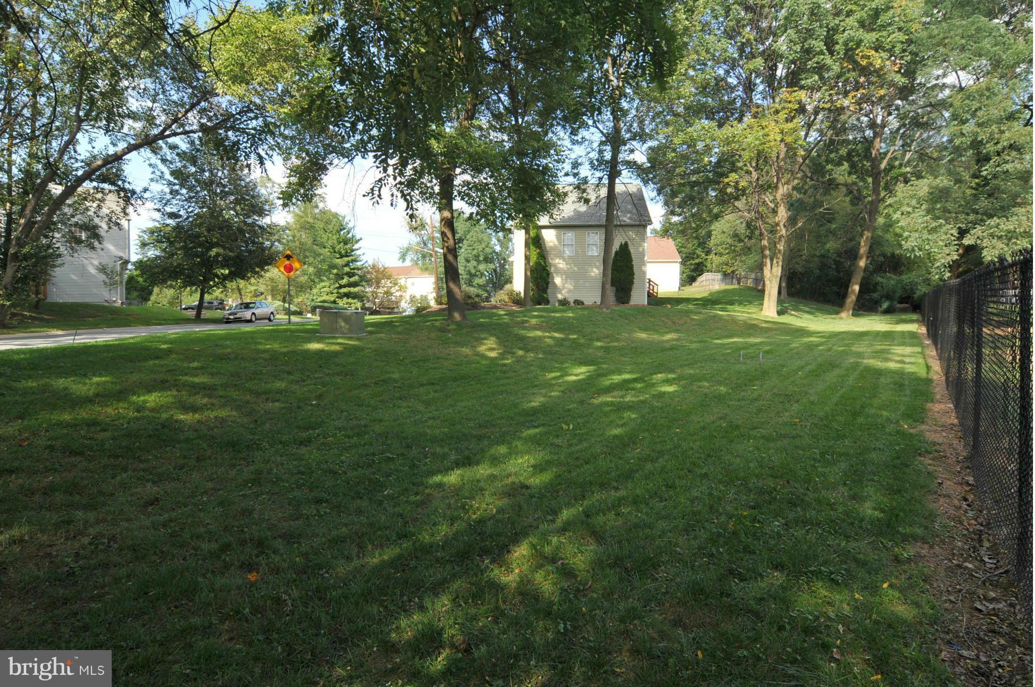 2440 Lyttonsville Road Silver Spring, MD 20910 - Photo 4 of 30 Right Lawn Large Lot
