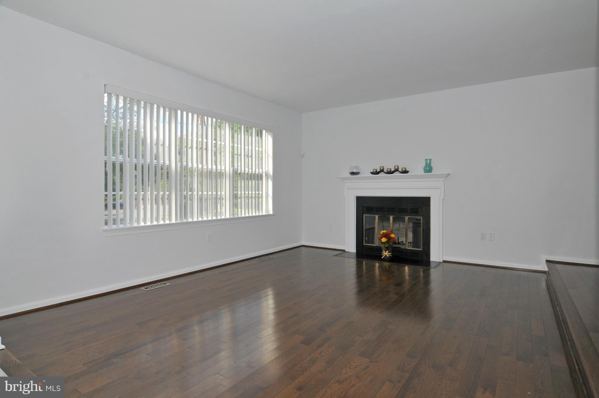 2440 Lyttonsville Road Silver Spring, MD 20910 - Photo 8 of 30 Living Room