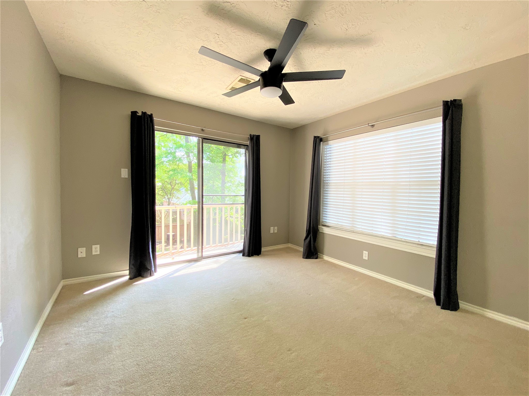 12303 Longfellow Drive Montgomery, TX 77356 - Photo 18 of 26 a view of a livingroom with a ceiling fan and window
