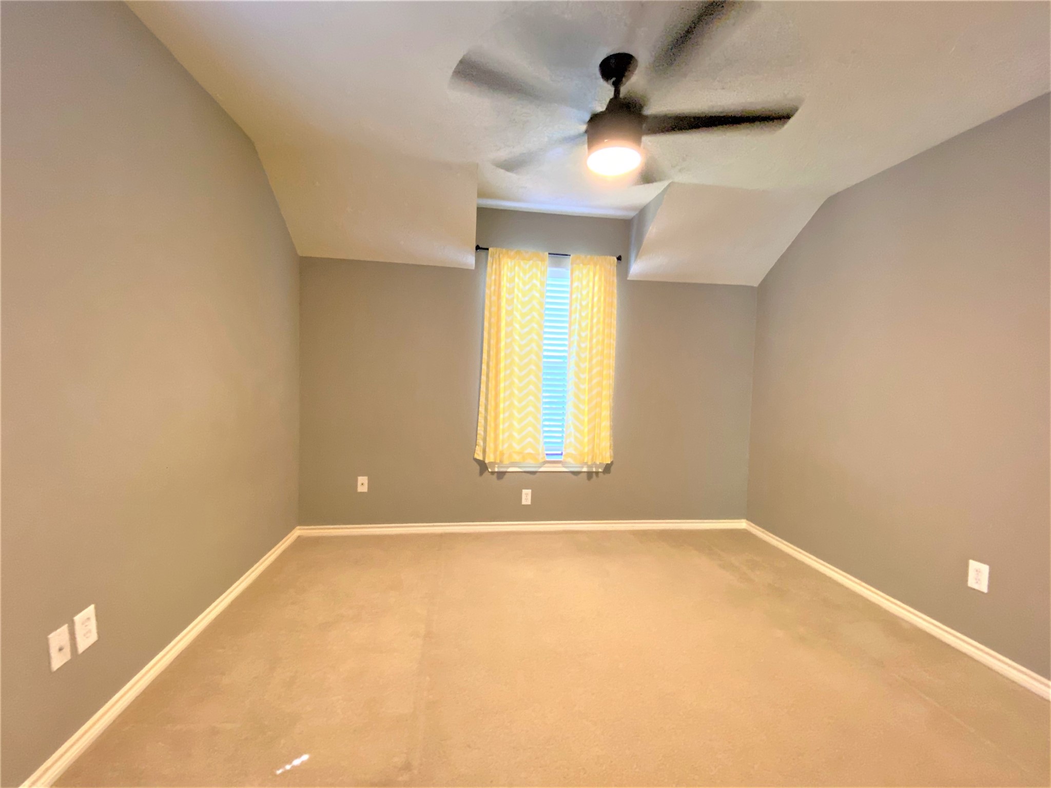 12303 Longfellow Drive Montgomery, TX 77356 - Photo 19 of 26 an empty room with a window