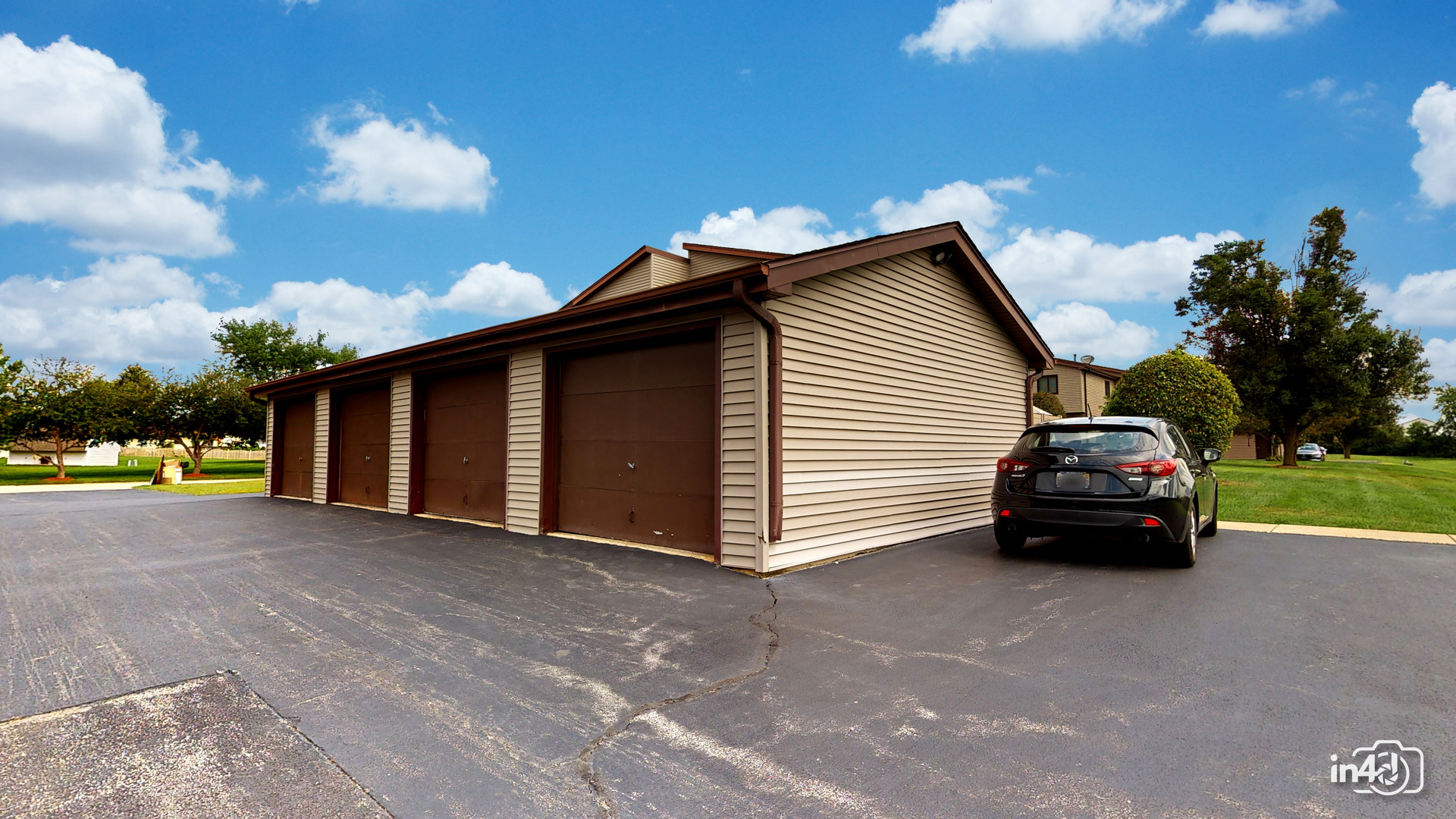 320 Circlegate Road New Lenox, IL 60451 - Photo 2 of 32