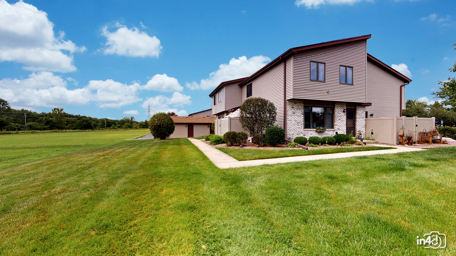 320 Circlegate Road New Lenox, IL 60451 - Photo 3 of 32