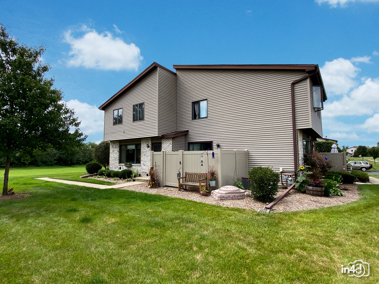 320 Circlegate Road New Lenox, IL 60451 - Photo 4 of 32