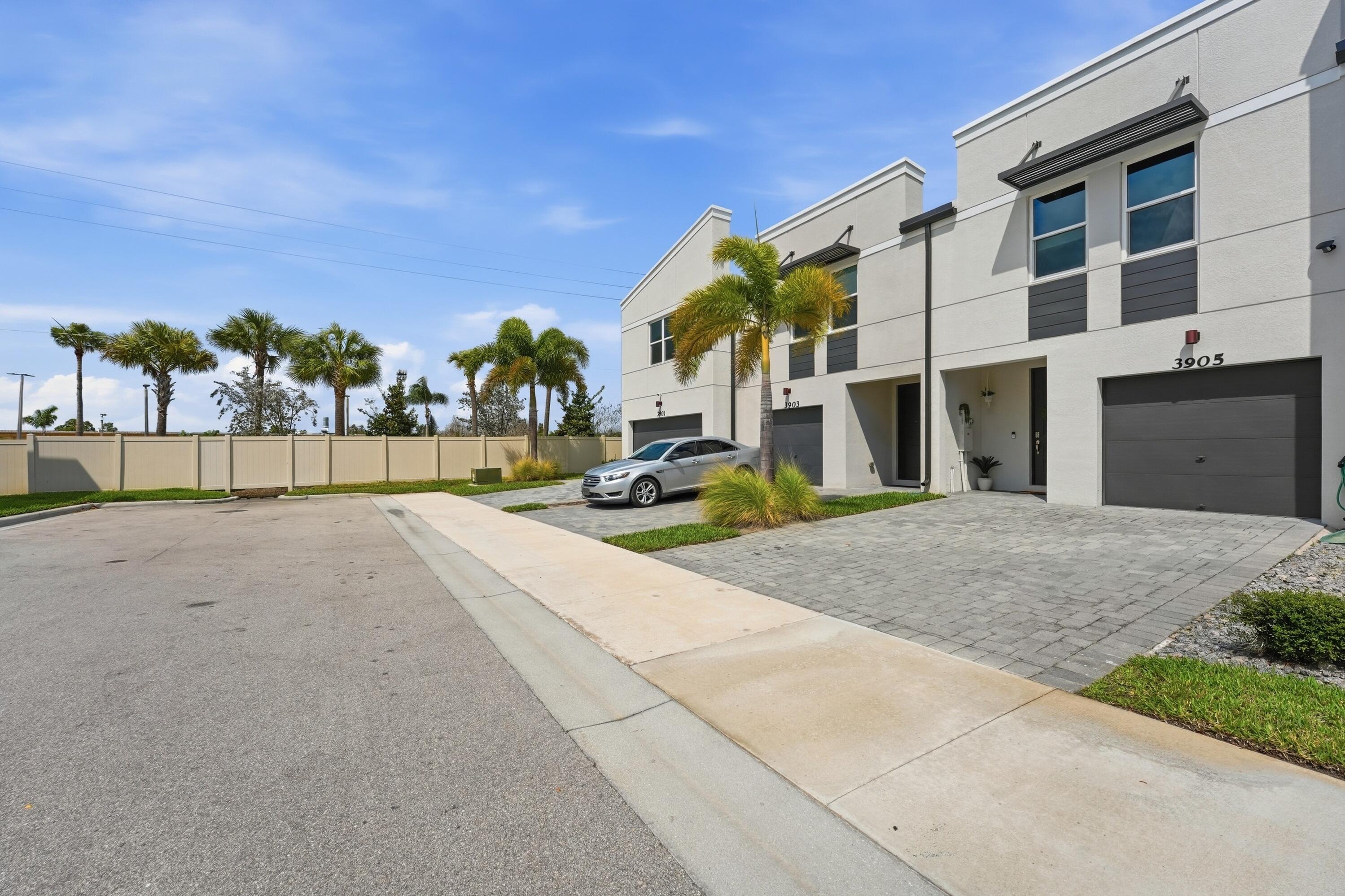 3905 Southeast Mentmore Lane Stuart, FL 34997 - Photo 32 of 44 32_dsc04585