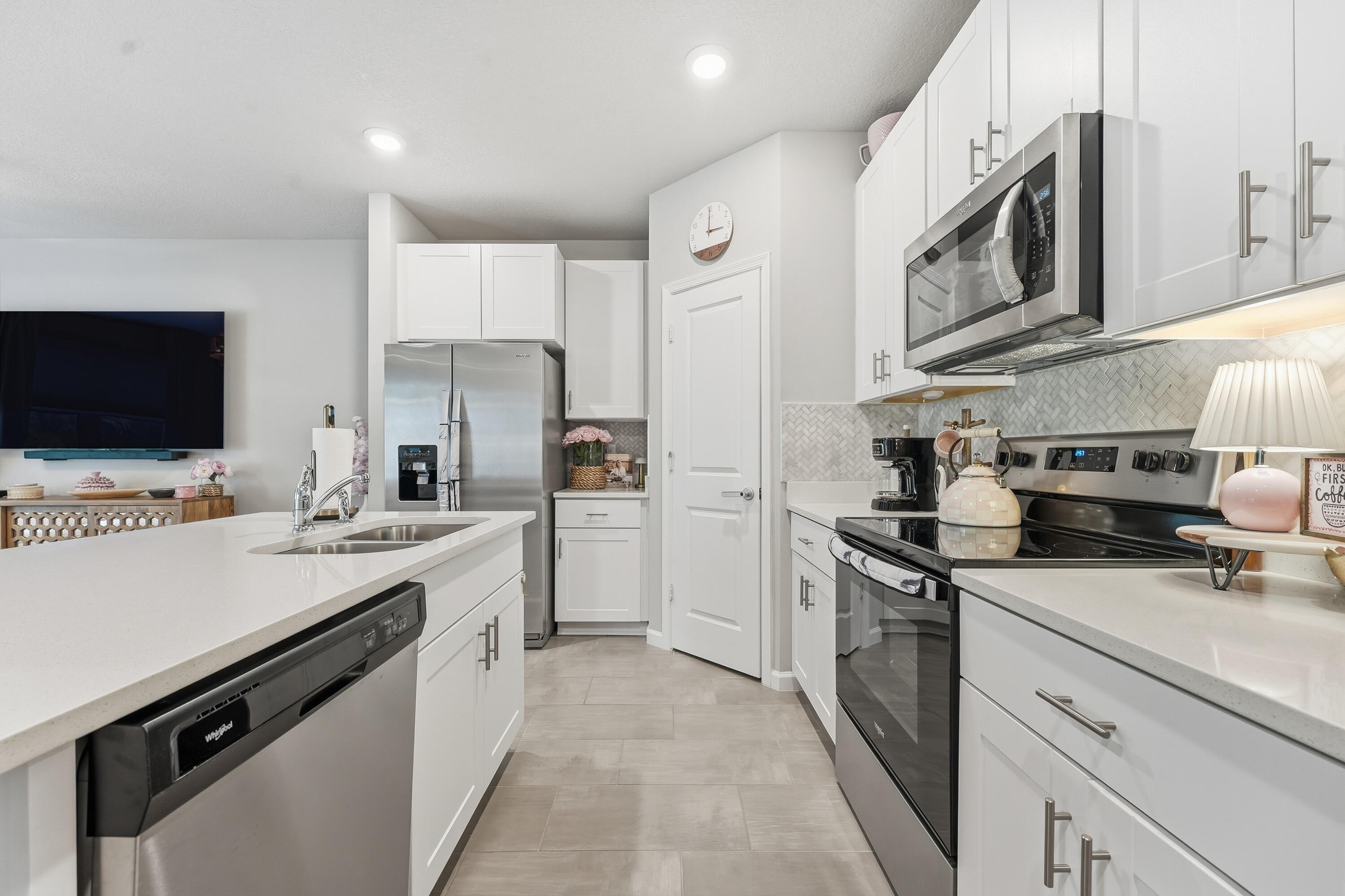 3905 Southeast Mentmore Lane Stuart, FL 34997 - Photo 9 of 44 09_dsc04625