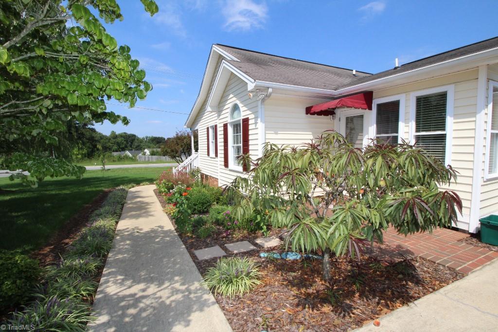 155 Robbins Road Winston-Salem, NC 27107 - Photo 4 of 20 Gallery Image 4