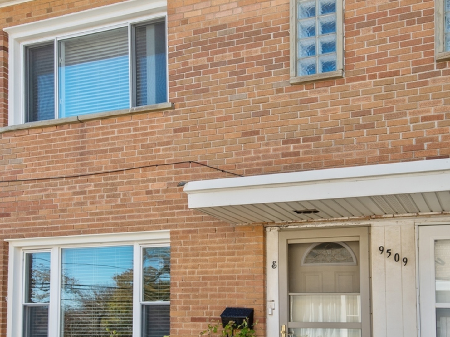 9509 Gross Point Road, Unit E Skokie, IL 60076 - Photo 1 of 14